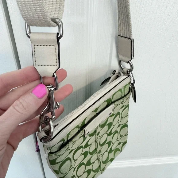 Vintage 90’s Coach Lime Green Signature Monogram Pattern Canvas Crossbody Bag - Picture 7 of 15
